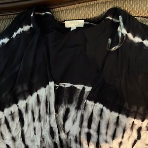 Black and white tye dye Shaw womens